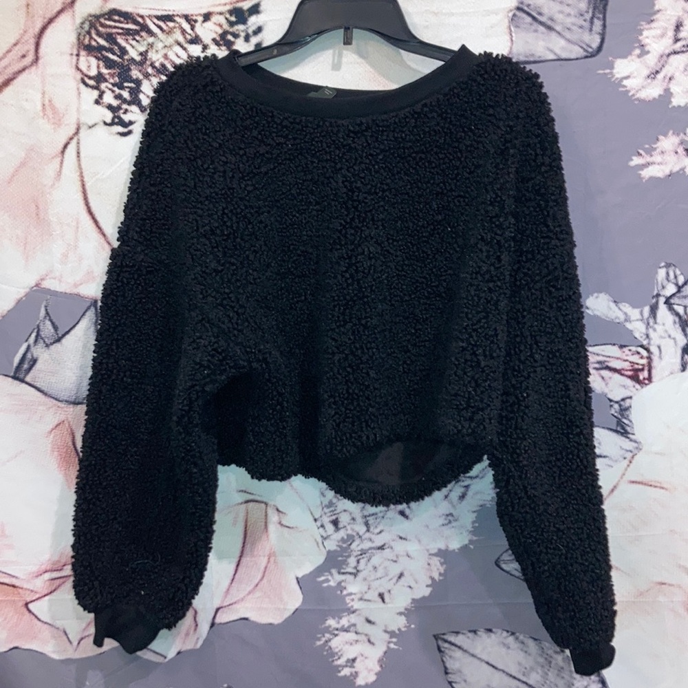 Cropped black Sherpa sweater. Size Large (L)